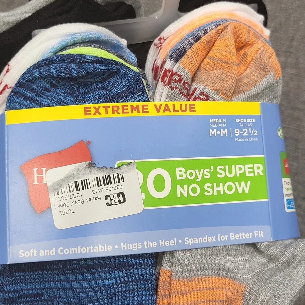 Hanes Boys' 17 Pairs Super No Show Socks Value Pack Size Medium 9-2.5